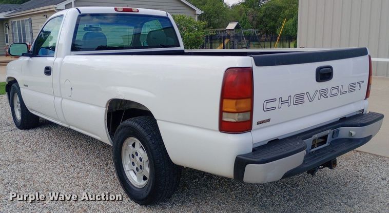 image for item NY9385 2001 Chevrolet  Silverado 1500 pickup truck