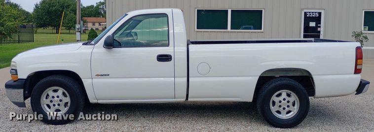 image for item NY9385 2001 Chevrolet  Silverado 1500 pickup truck