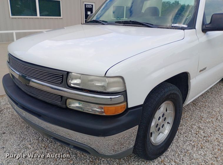 image for item NY9385 2001 Chevrolet  Silverado 1500 pickup truck