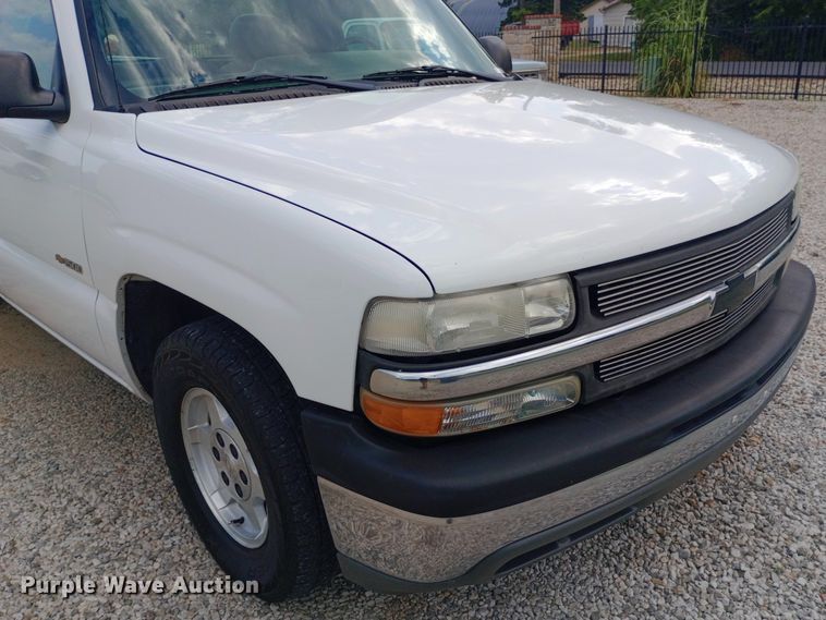 image for item NY9385 2001 Chevrolet  Silverado 1500 pickup truck