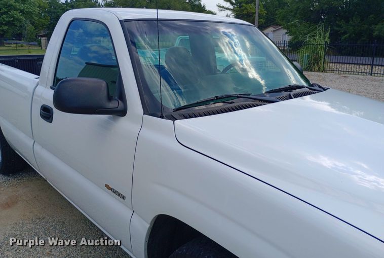 image for item NY9385 2001 Chevrolet  Silverado 1500 pickup truck