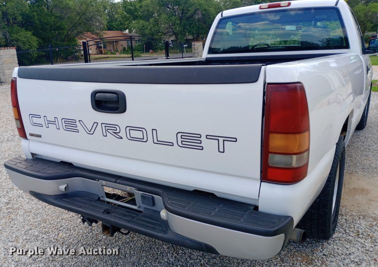 image for item NY9385 2001 Chevrolet  Silverado 1500 pickup truck