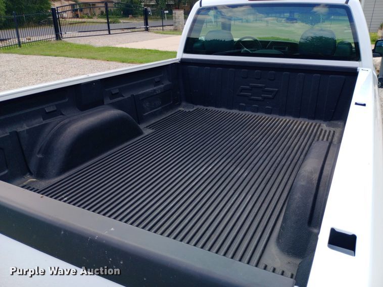 image for item NY9385 2001 Chevrolet  Silverado 1500 pickup truck