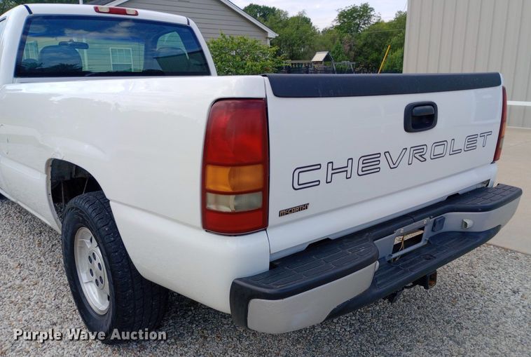 image for item NY9385 2001 Chevrolet  Silverado 1500 pickup truck