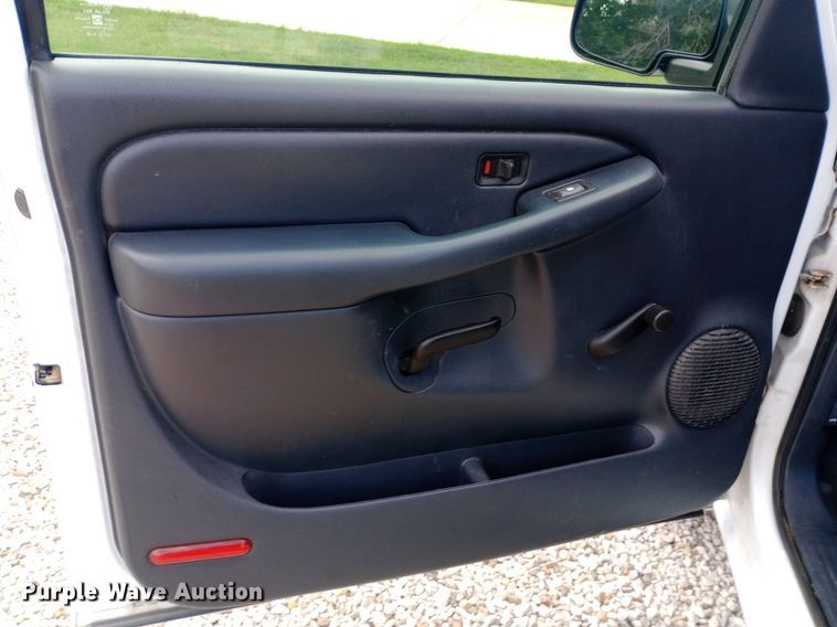 image for item NY9385 2001 Chevrolet  Silverado 1500 pickup truck