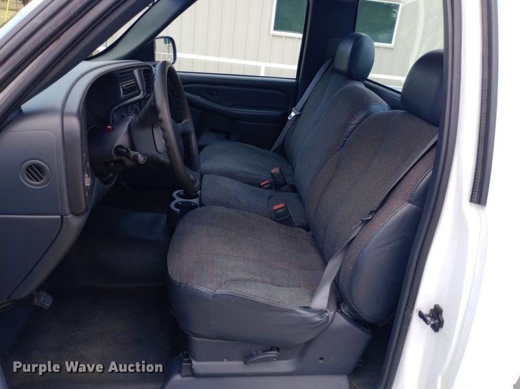 image for item NY9385 2001 Chevrolet  Silverado 1500 pickup truck