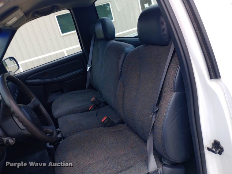 image for item NY9385 2001 Chevrolet  Silverado 1500 pickup truck