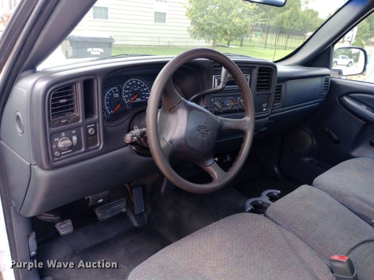 image for item NY9385 2001 Chevrolet  Silverado 1500 pickup truck