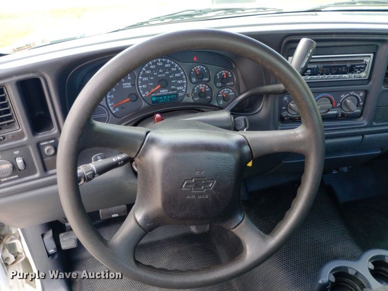 image for item NY9385 2001 Chevrolet  Silverado 1500 pickup truck