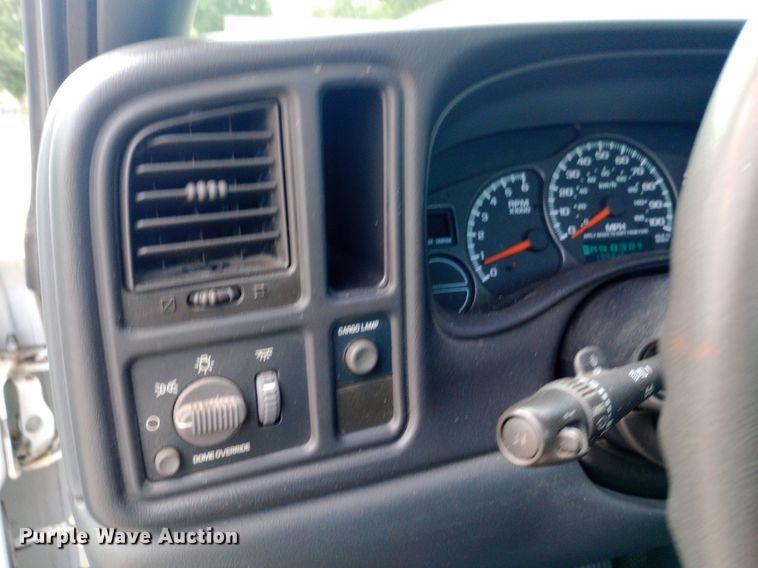 image for item NY9385 2001 Chevrolet  Silverado 1500 pickup truck