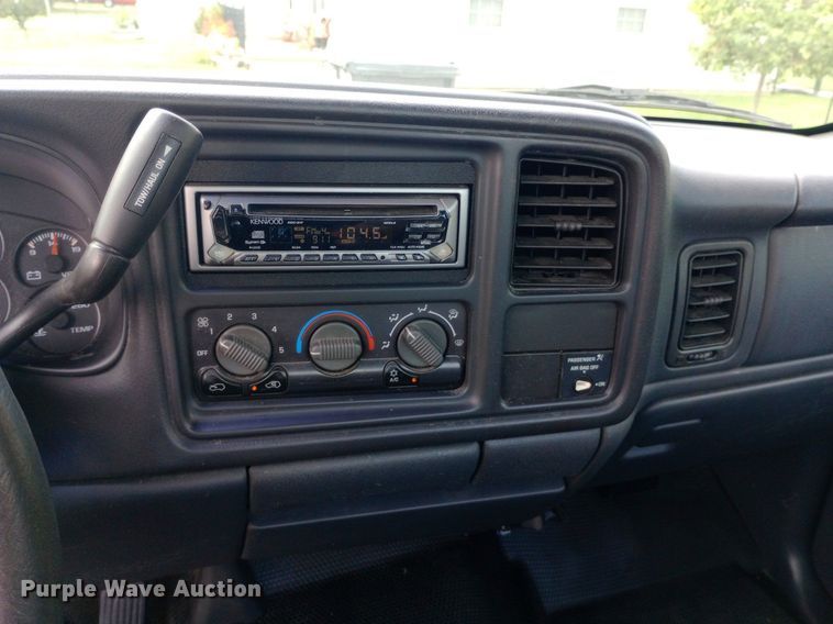 image for item NY9385 2001 Chevrolet  Silverado 1500 pickup truck