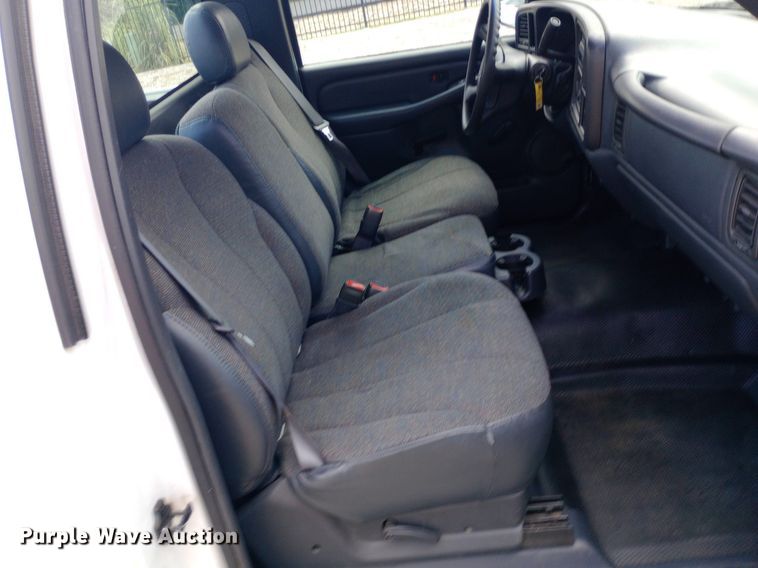 image for item NY9385 2001 Chevrolet  Silverado 1500 pickup truck