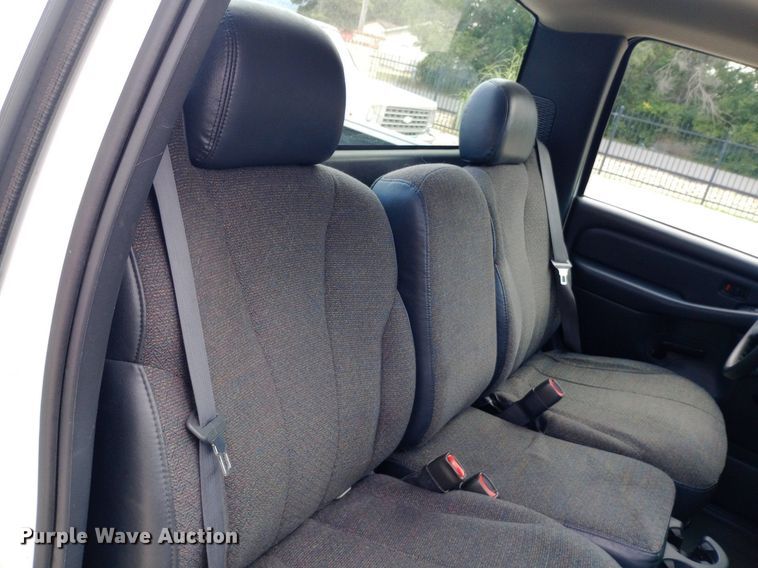 image for item NY9385 2001 Chevrolet  Silverado 1500 pickup truck