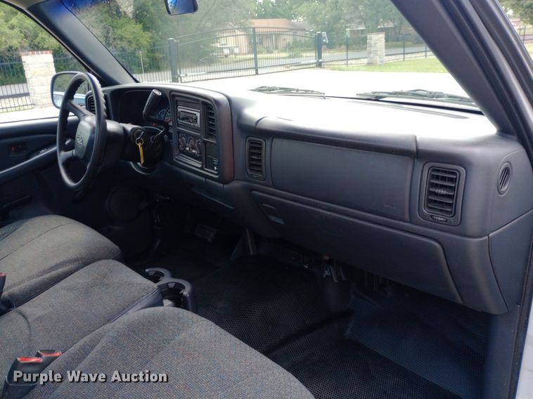 image for item NY9385 2001 Chevrolet  Silverado 1500 pickup truck