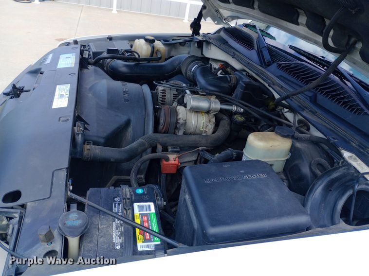 image for item NY9385 2001 Chevrolet  Silverado 1500 pickup truck