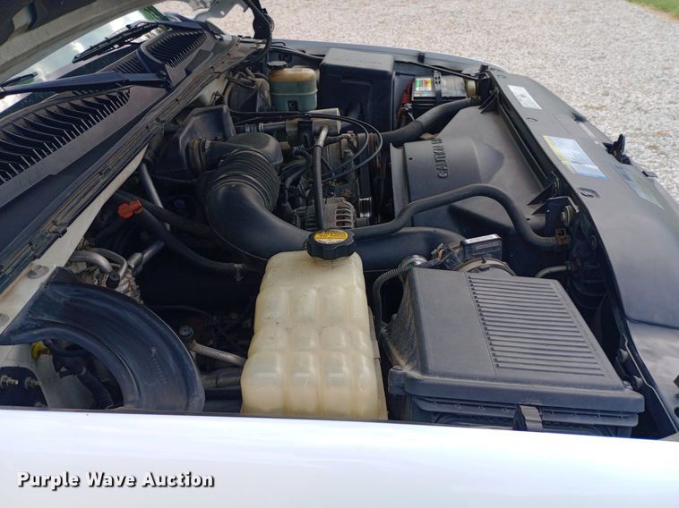 image for item NY9385 2001 Chevrolet  Silverado 1500 pickup truck