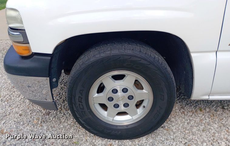 image for item NY9385 2001 Chevrolet  Silverado 1500 pickup truck