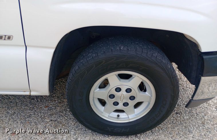 image for item NY9385 2001 Chevrolet  Silverado 1500 pickup truck