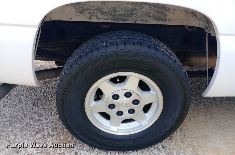 image for item NY9385 2001 Chevrolet  Silverado 1500 pickup truck