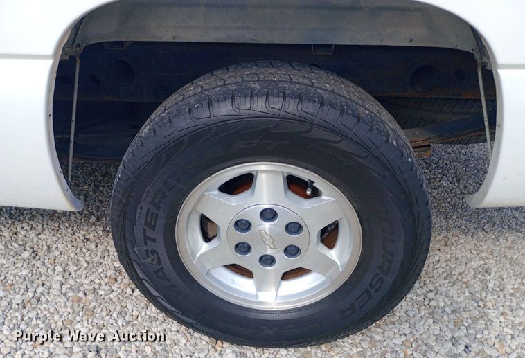 image for item NY9385 2001 Chevrolet  Silverado 1500 pickup truck