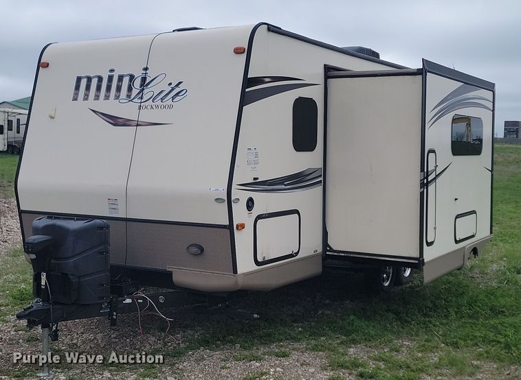 image for item NZ9825 2015 Forest River Lockwood 2504S camper