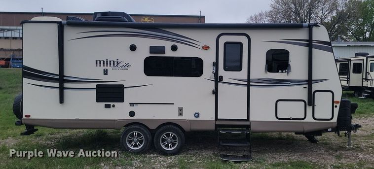 image for item NZ9825 2015 Forest River Lockwood 2504S camper