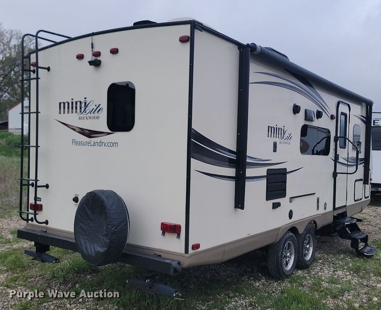 image for item NZ9825 2015 Forest River Lockwood 2504S camper