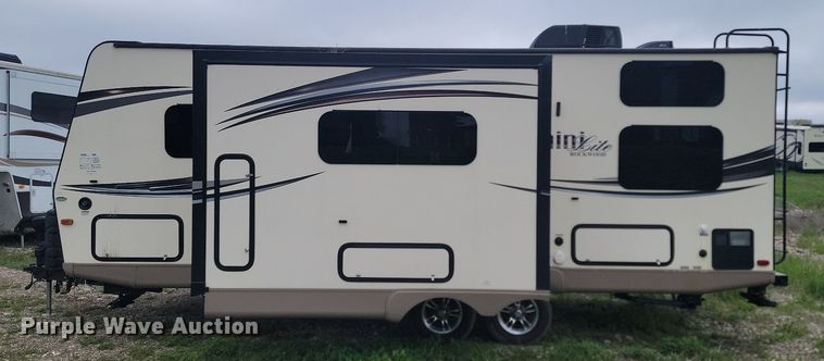 image for item NZ9825 2015 Forest River Lockwood 2504S camper