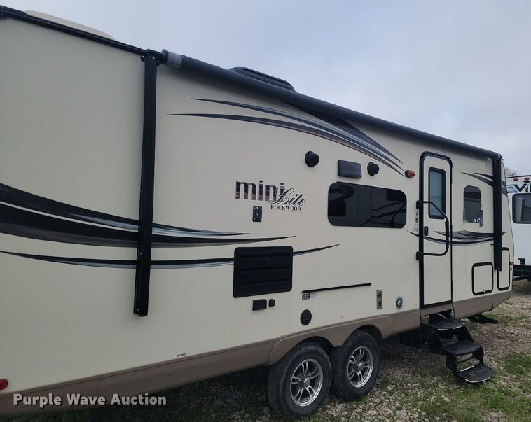 image for item NZ9825 2015 Forest River Lockwood 2504S camper