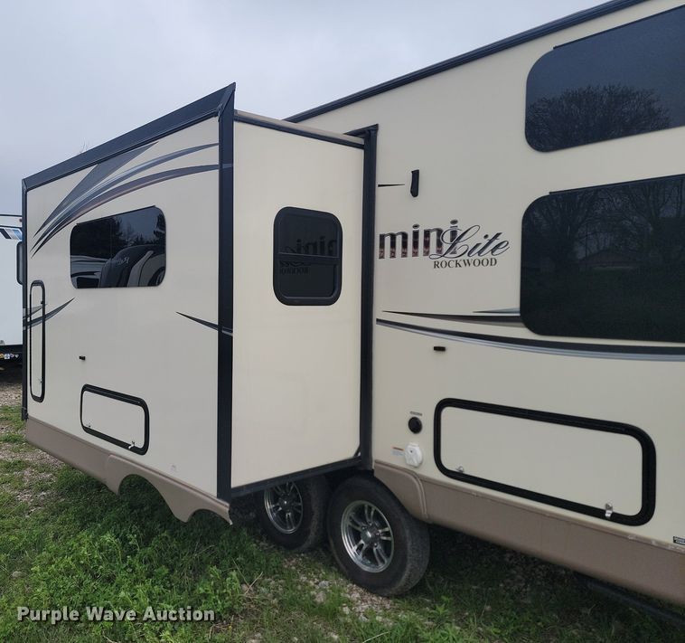 image for item NZ9825 2015 Forest River Lockwood 2504S camper