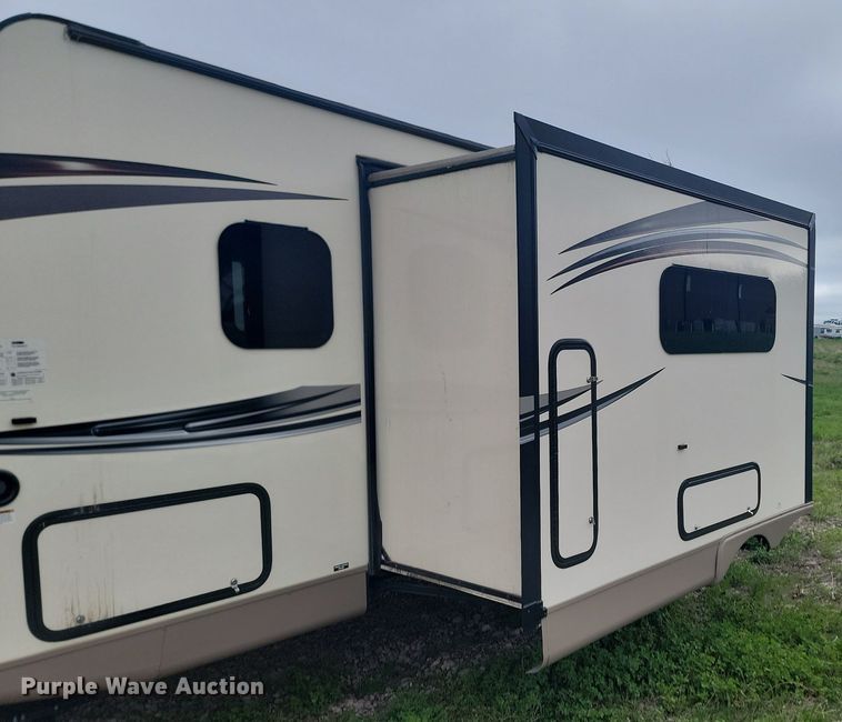 image for item NZ9825 2015 Forest River Lockwood 2504S camper