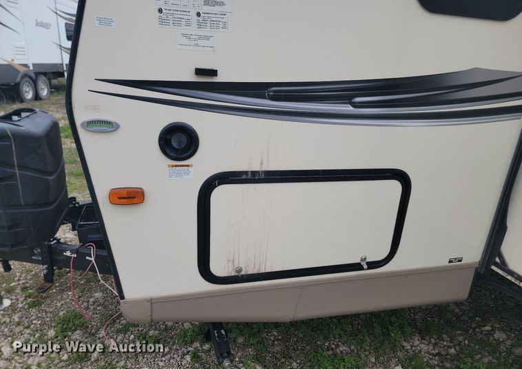 image for item NZ9825 2015 Forest River Lockwood 2504S camper