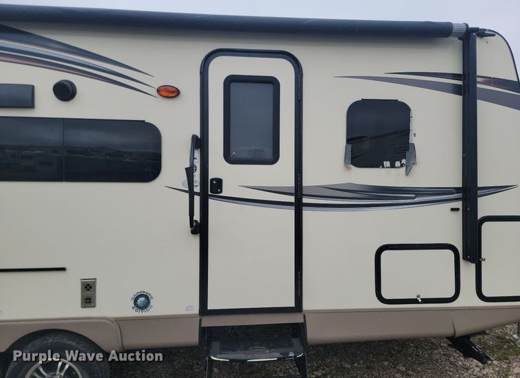 image for item NZ9825 2015 Forest River Lockwood 2504S camper