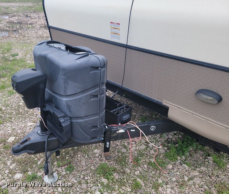 image for item NZ9825 2015 Forest River Lockwood 2504S camper