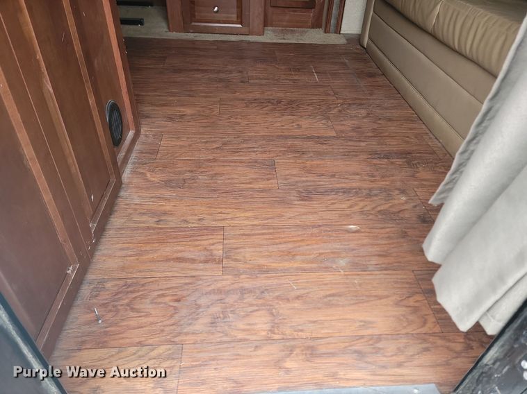 image for item NZ9825 2015 Forest River Lockwood 2504S camper