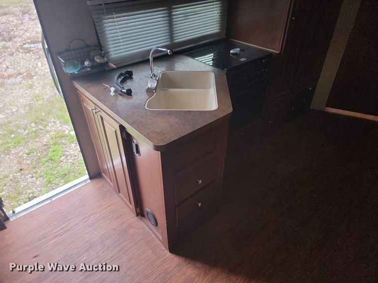 image for item NZ9825 2015 Forest River Lockwood 2504S camper