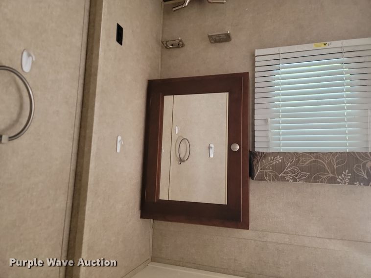 image for item NZ9825 2015 Forest River Lockwood 2504S camper