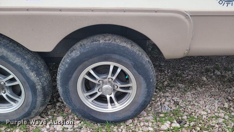 image for item NZ9825 2015 Forest River Lockwood 2504S camper