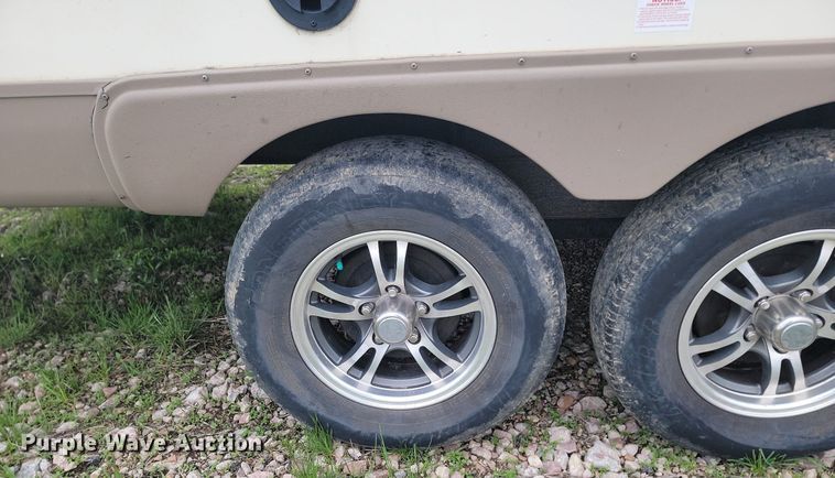 image for item NZ9825 2015 Forest River Lockwood 2504S camper