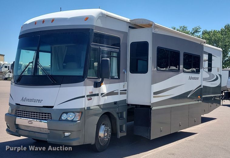 image for item NZ9932 2006 Winnebago Adventurer 35A RV