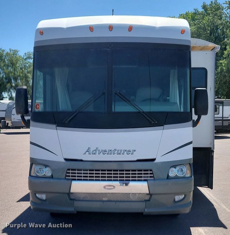 image for item NZ9932 2006 Winnebago Adventurer 35A RV