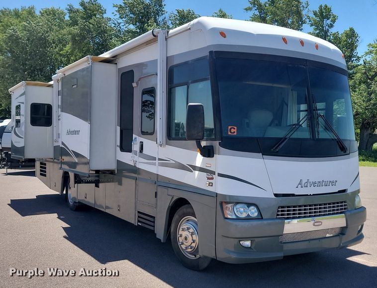 image for item NZ9932 2006 Winnebago Adventurer 35A RV