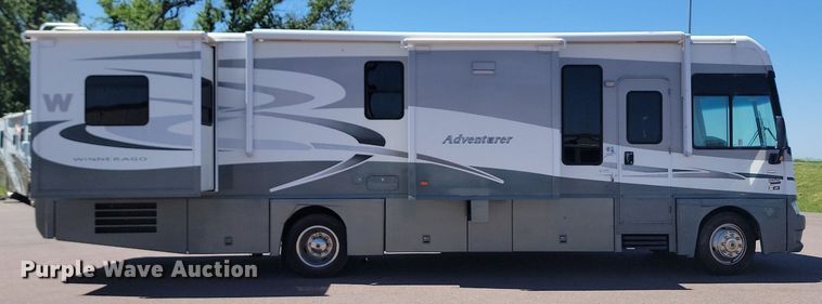 image for item NZ9932 2006 Winnebago Adventurer 35A RV