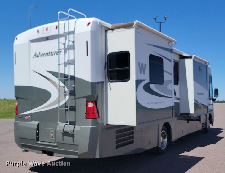 image for item NZ9932 2006 Winnebago Adventurer 35A RV