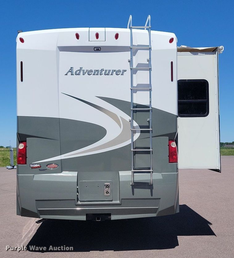 image for item NZ9932 2006 Winnebago Adventurer 35A RV