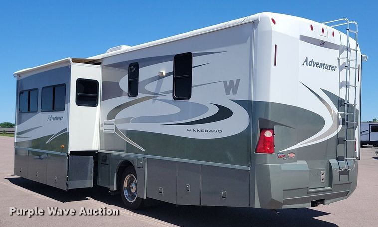 image for item NZ9932 2006 Winnebago Adventurer 35A RV