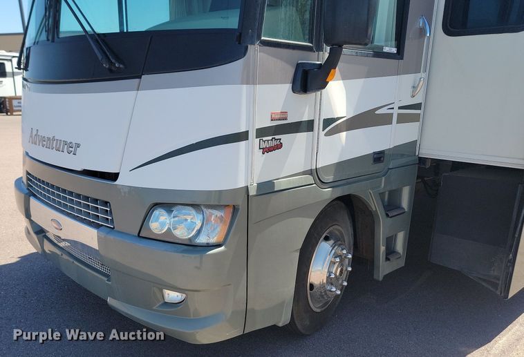 image for item NZ9932 2006 Winnebago Adventurer 35A RV