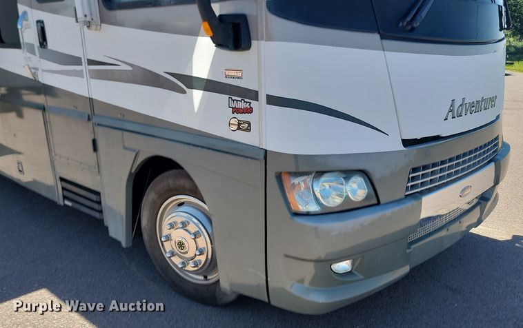 image for item NZ9932 2006 Winnebago Adventurer 35A RV