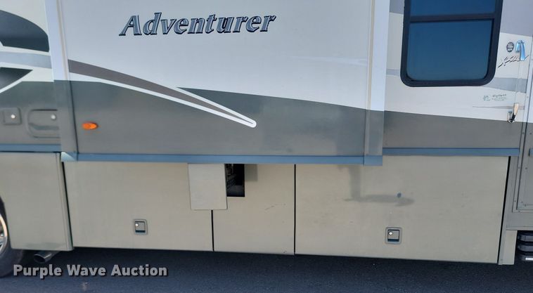 image for item NZ9932 2006 Winnebago Adventurer 35A RV