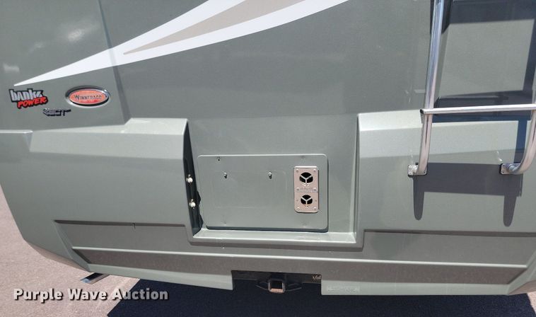 image for item NZ9932 2006 Winnebago Adventurer 35A RV